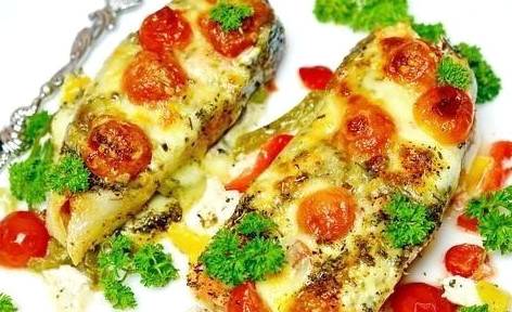 Форель с помидорами и сыром в духовке