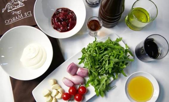 Зеленый салат с куриной печенью