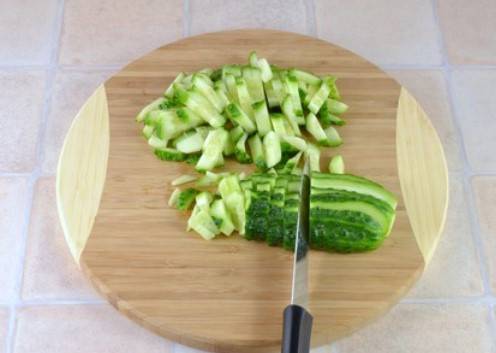 Зеленый салат с кукурузой