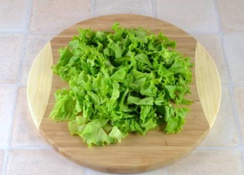 Зеленый салат с кукурузой