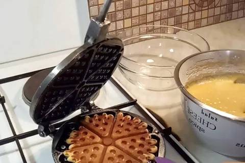 Печенье на газу в вафельнице времен СССР