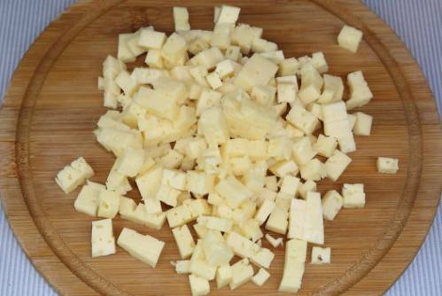 Крабовый салат с помидорами и кукурузой