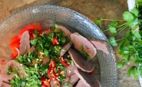 Китайский салат с языком и свежим огурцом
