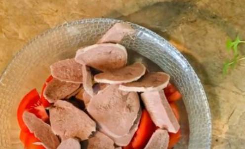 Китайский салат с языком и свежим огурцом