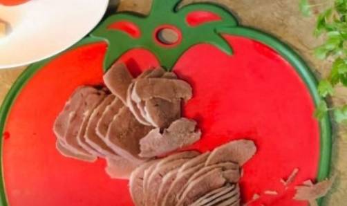 Китайский салат с языком и свежим огурцом