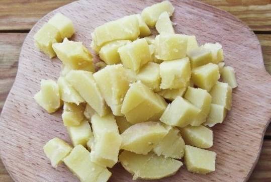 Картофельный салат с солеными огурцами