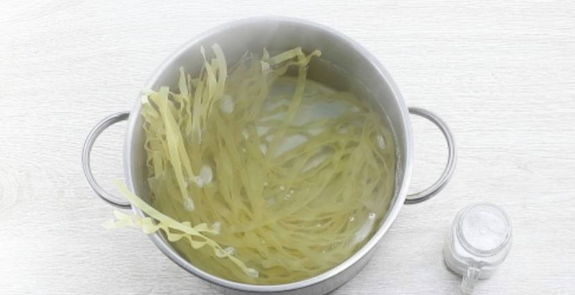 Суп из говядины с лапшой и картошкой