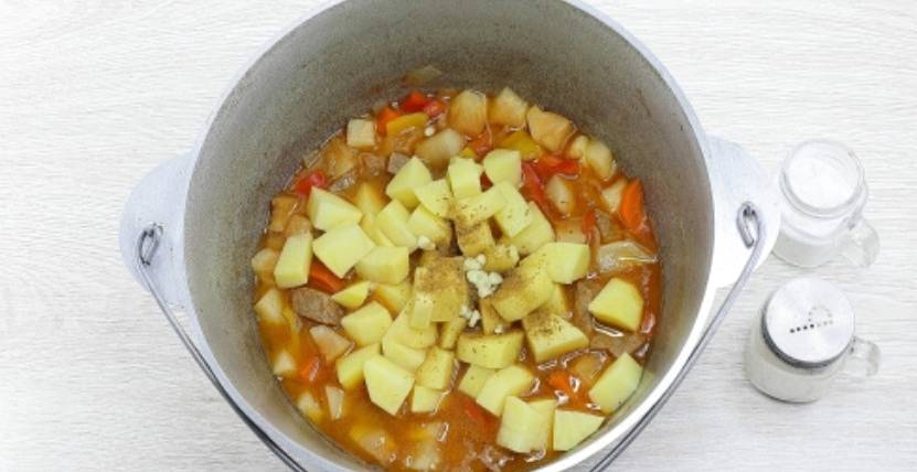 Суп из говядины с лапшой и картошкой