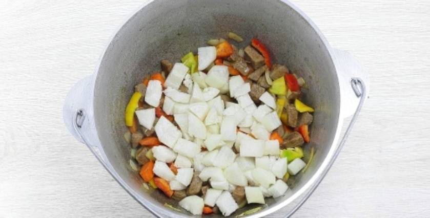 Суп из говядины с лапшой и картошкой