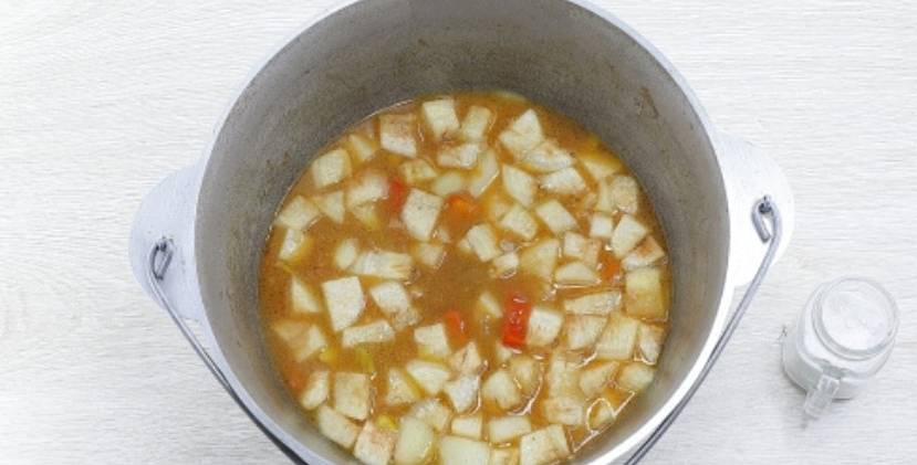Суп из говядины с лапшой и картошкой