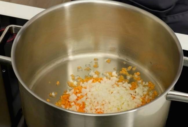 Суп с рыбными консервами и пшеном
