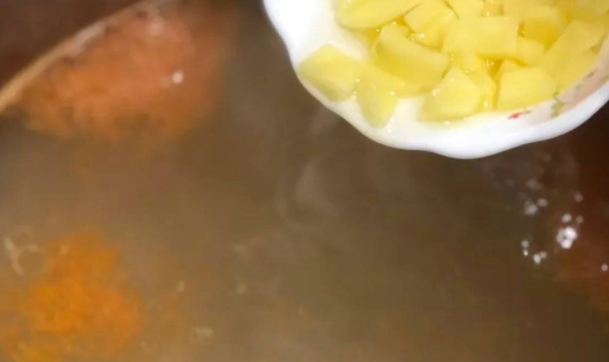 Суп с говядиной, картошкой и лапшой