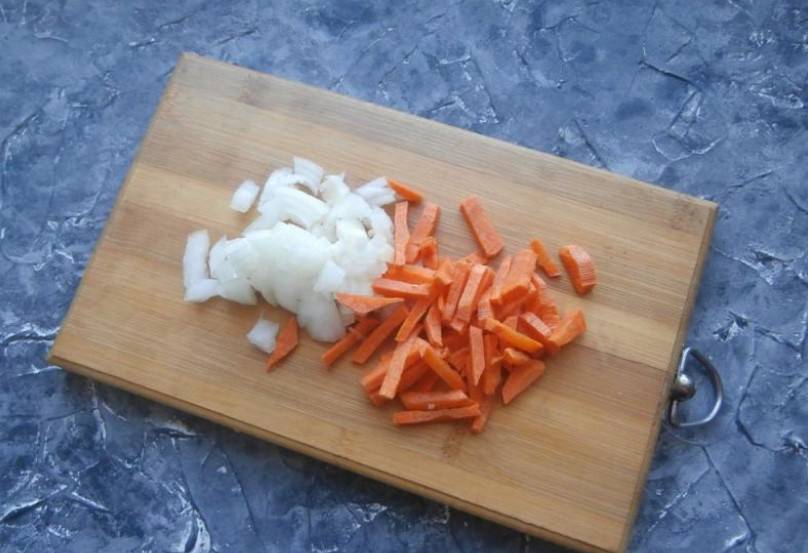 Куриный суп с плавленым сыром и вермишелью