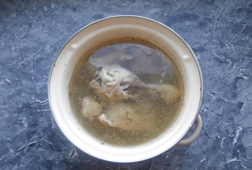 Куриный суп с плавленым сыром и вермишелью