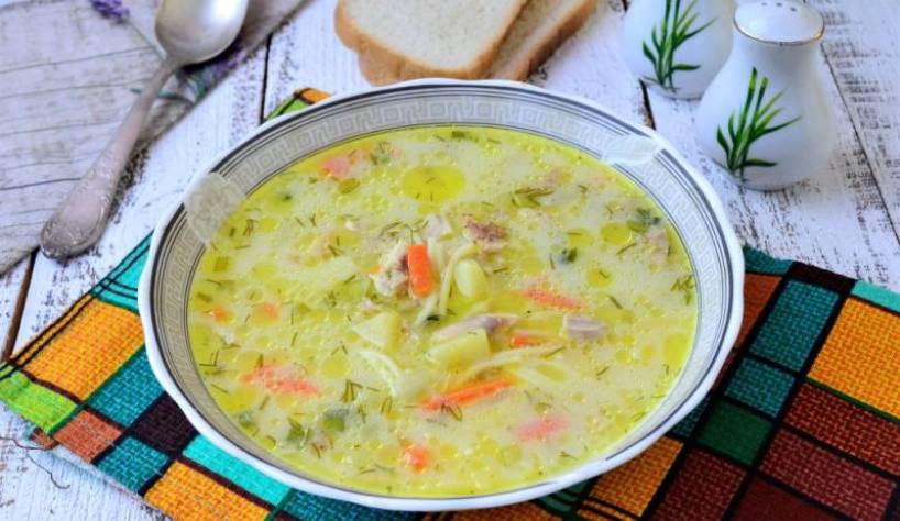 Куриный суп с плавленым сыром и вермишелью