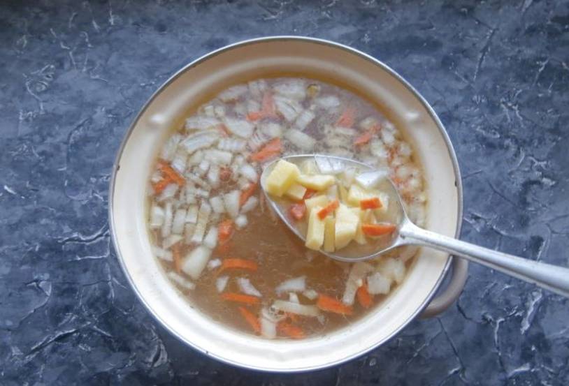 Куриный суп с плавленым сыром и вермишелью