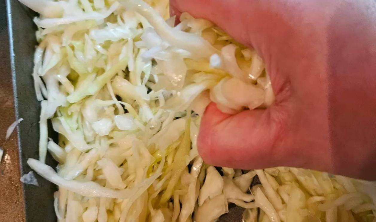 Овощной салат со свеклой с майонезом слоями