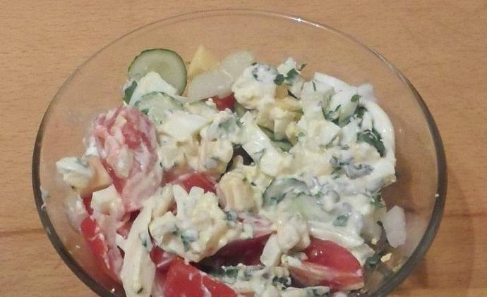 Овощной салат с яйцом
