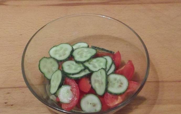 Овощной салат с яйцом Овощной салат с яйцом