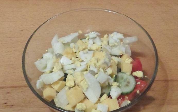 Овощной салат с яйцом Овощной салат с яйцом