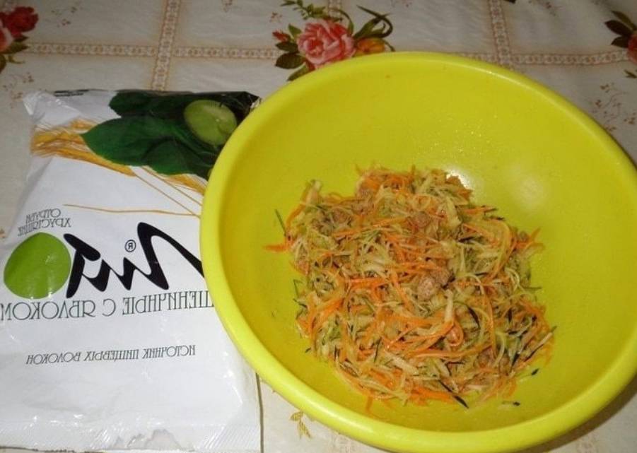 Овощной салат с яблоком