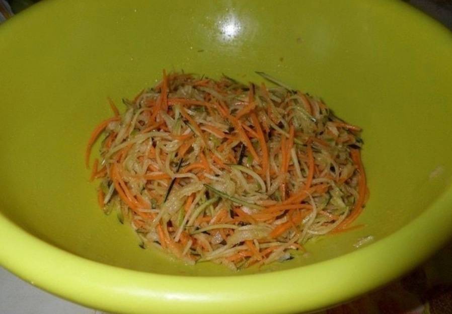Овощной салат с яблоком