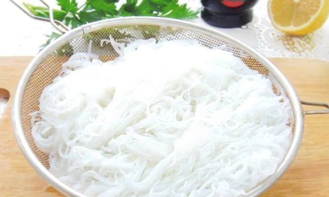 Овощной салат с фунчозой Овощной салат с фунчозой