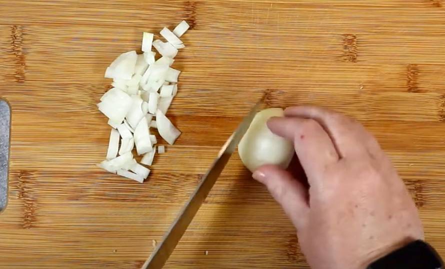 Сливочный суп с копченой курицей и плавленым сыром