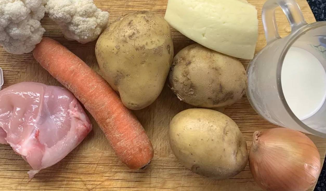 Куриный суп с цветной капустой и картошкой