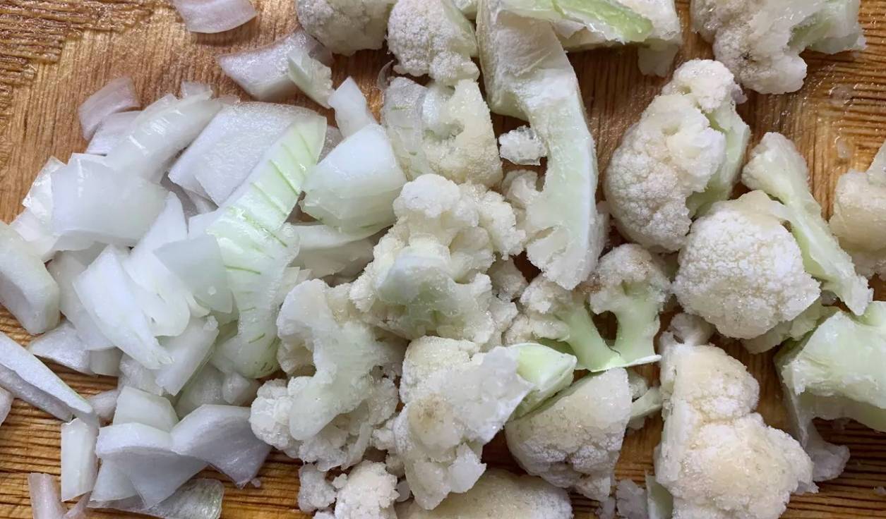 Куриный суп с цветной капустой и картошкой