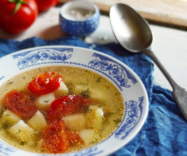 Суп с помидорами и картошкой