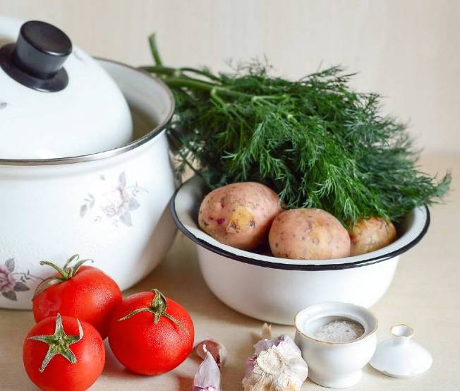 Суп с помидорами и картошкой
