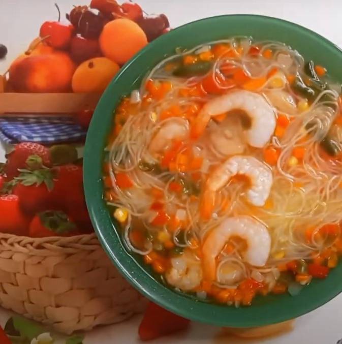 Суп с фунчозой и креветками