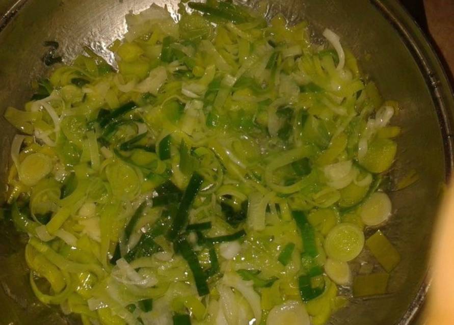 Суп с брокколи, курицей и плавленым сыром