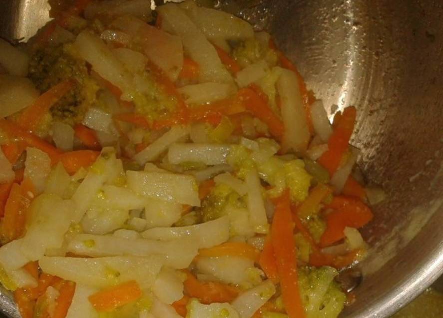 Суп с брокколи, курицей и плавленым сыром