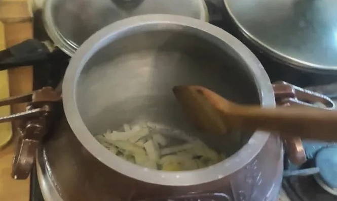 Шурпа из свинины в афганском казане