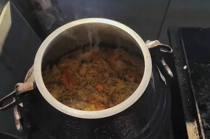 Плов из курицы в афганском казане