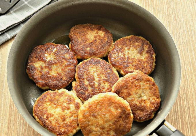 Капустные котлеты с фаршем на сковороде