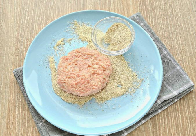 Капустные котлеты с фаршем на сковороде