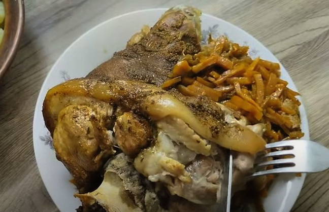 Свиная рулька в афганском казане