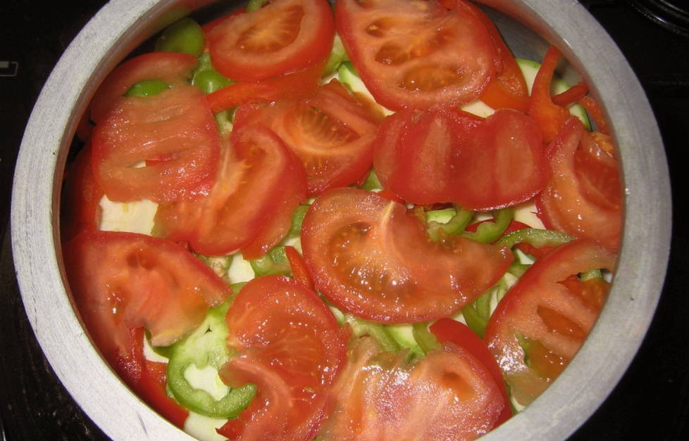Мясо с овощами в афганском казане