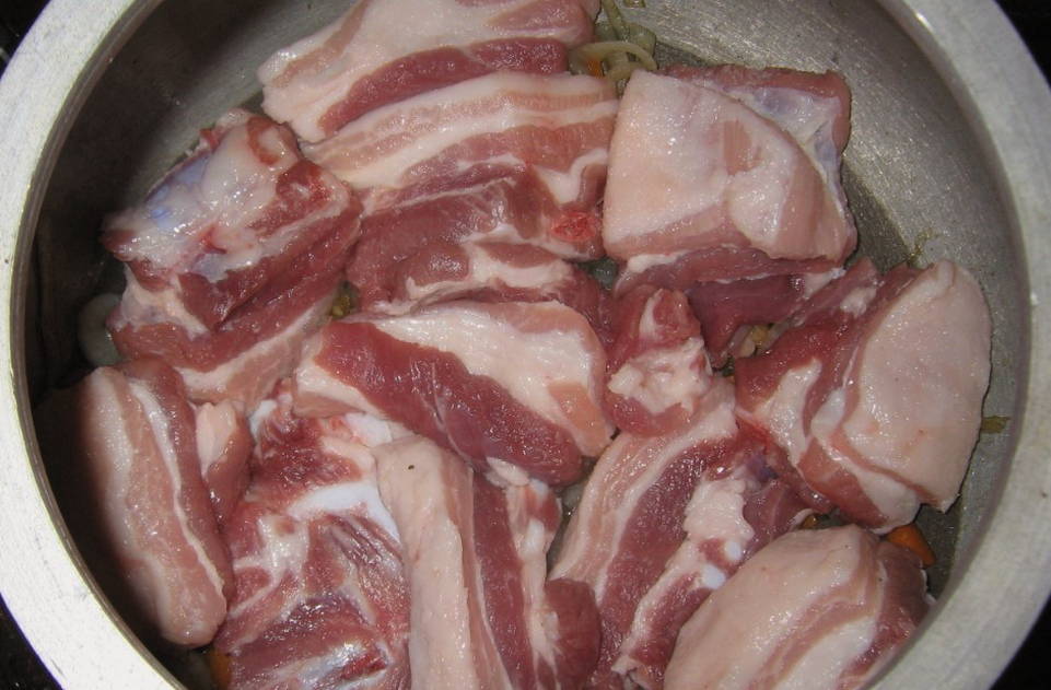 Мясо с овощами в афганском казане