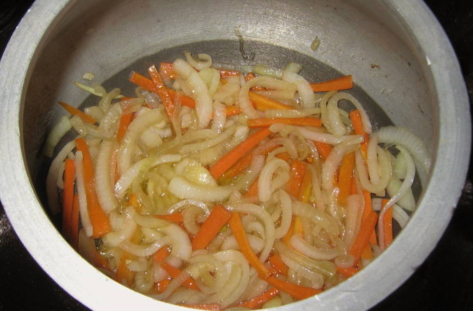 Мясо с овощами в афганском казане