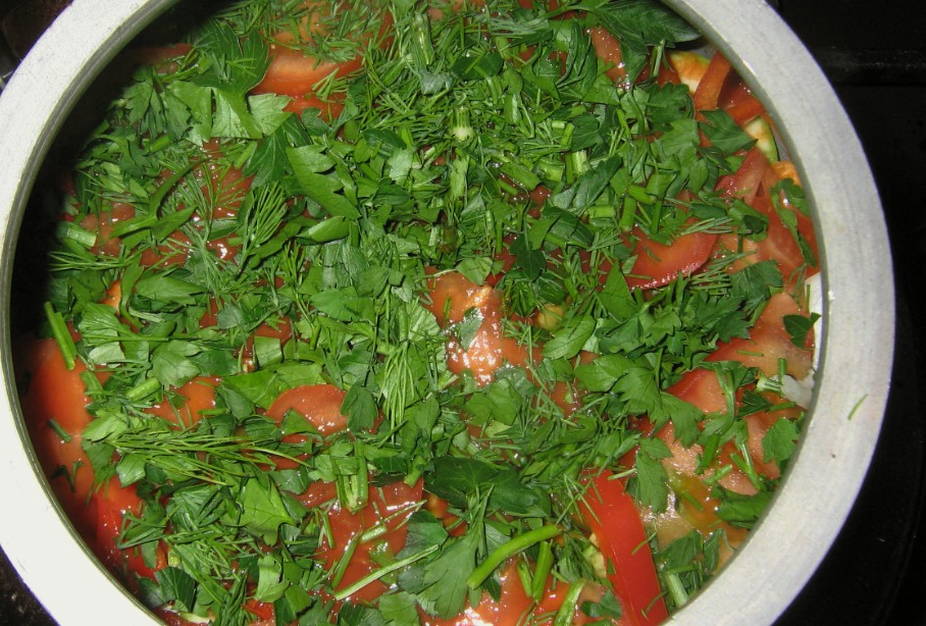 Мясо с овощами в афганском казане