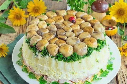 Салат «Лесная поляна» с шампиньонами классический