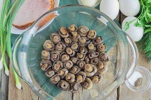 Салат «Лесная поляна» с шампиньонами классический