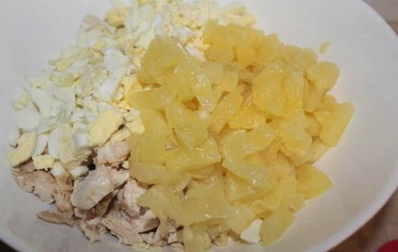 Салат «Курочка ряба» с ананасами и курицей