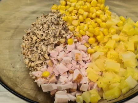 Салат «Курочка ряба» с ананасами