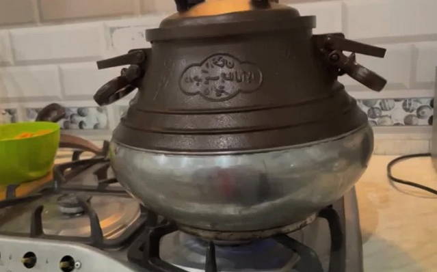 Плов из свинины в афганском казане на плите