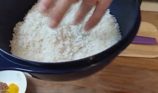 Плов из свинины в афганском казане на плите